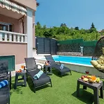 Viktoria With Private Swimming Pool Muc