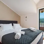 Viktoria With Private Swimming Pool Villa *