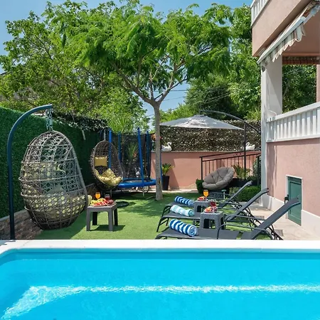 Viktoria With Private Swimming Pool Villa