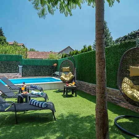 Viktoria With Private Swimming Pool Vila Muc