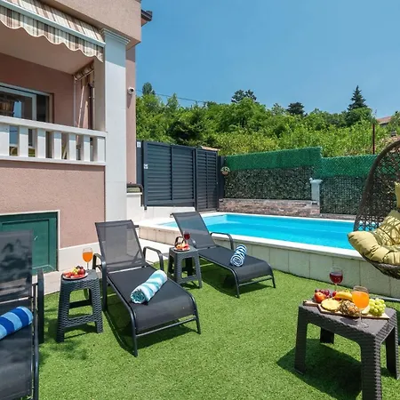 Viktoria With Private Swimming Pool Muc