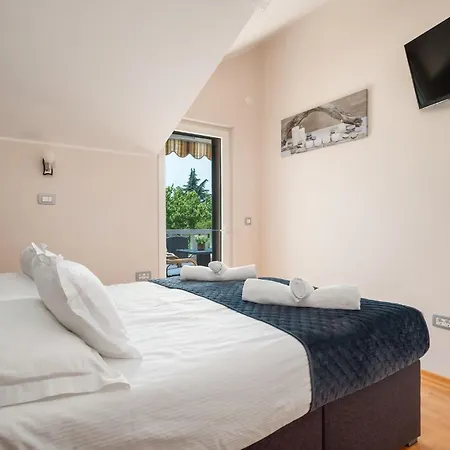 Vila Viktoria With Private Swimming Pool Muc
