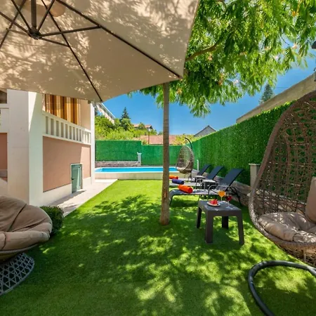 Viktoria With Private Swimming Pool