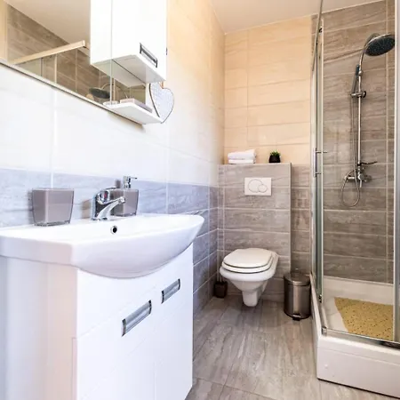 Viktoria With Private Swimming Pool Muc