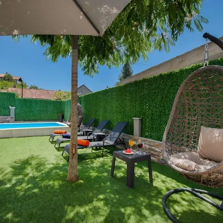Viktoria With Private Swimming Pool וילה *