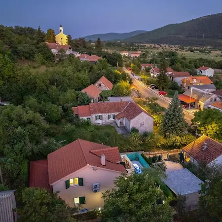 Viktoria With Private Swimming Pool