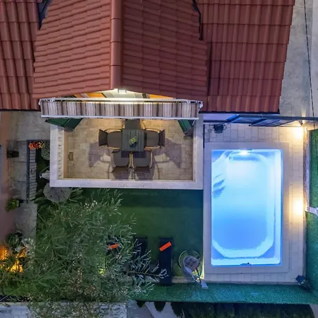 Viktoria With Private Swimming Pool
