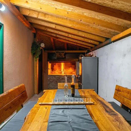 Villa Viktoria With Private Swimming Pool *