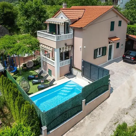 Viktoria With Private Swimming Pool *
