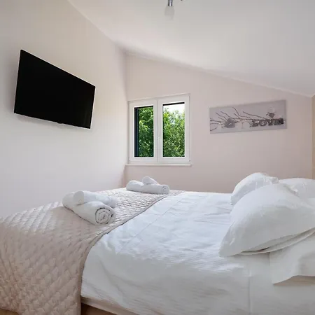 Viktoria With Private Swimming Pool Villa Muc