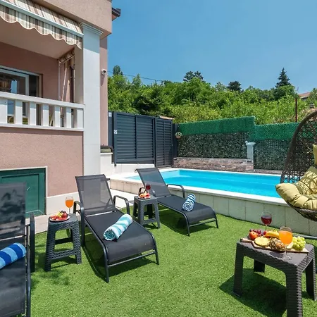 Viktoria With Private Swimming Pool Muc