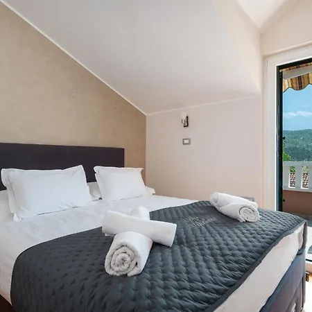 Viktoria With Private Swimming Pool Villa *