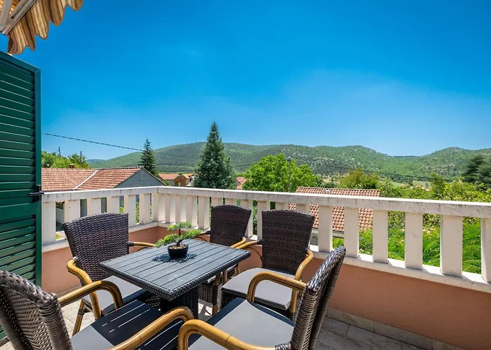 Villa Viktoria With Private Swimming Pool *