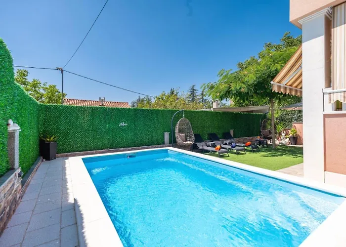 Viktoria With Private Swimming Pool Villa Muc