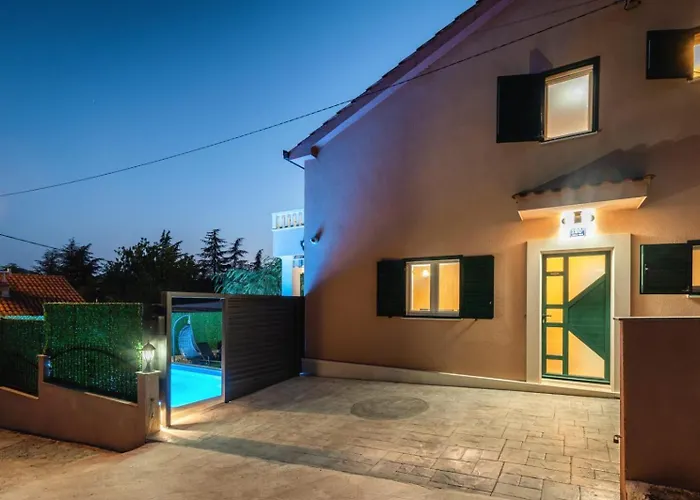 Viktoria With Private Swimming Pool Villa