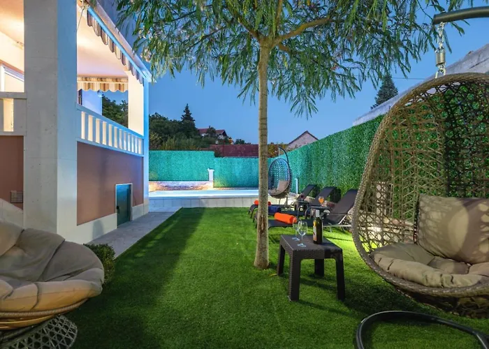 Villa Viktoria With Private Swimming Pool