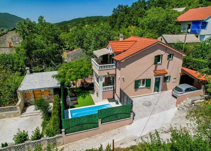 Villa Viktoria With Private Swimming Pool *
