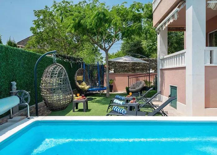 Viktoria With Private Swimming Pool Villa